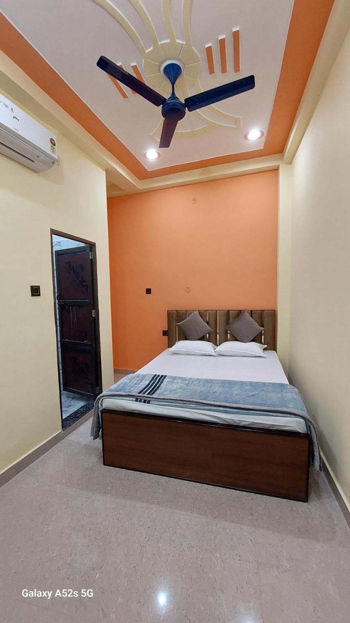 Narayani Paying Guest House 瓦拉纳西 外观 照片