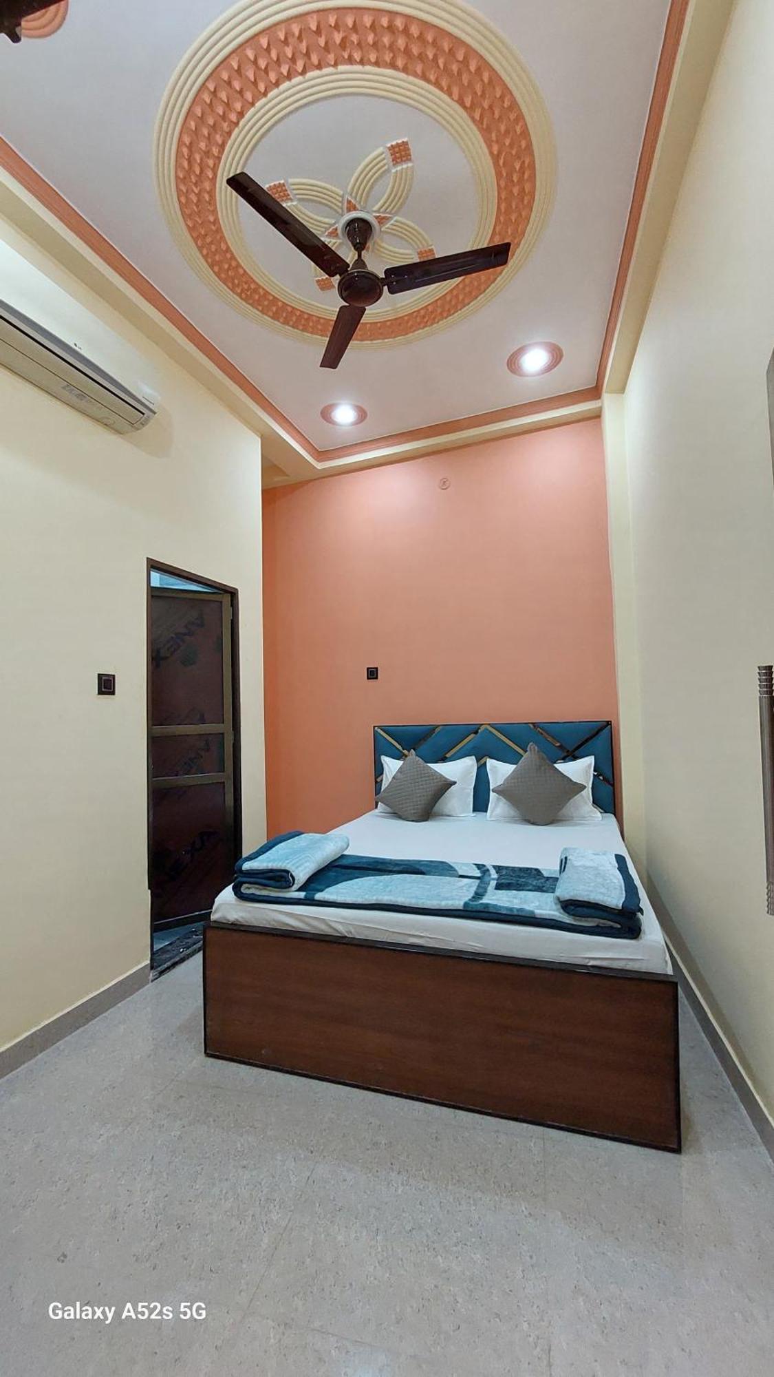 Narayani Paying Guest House 瓦拉纳西 外观 照片