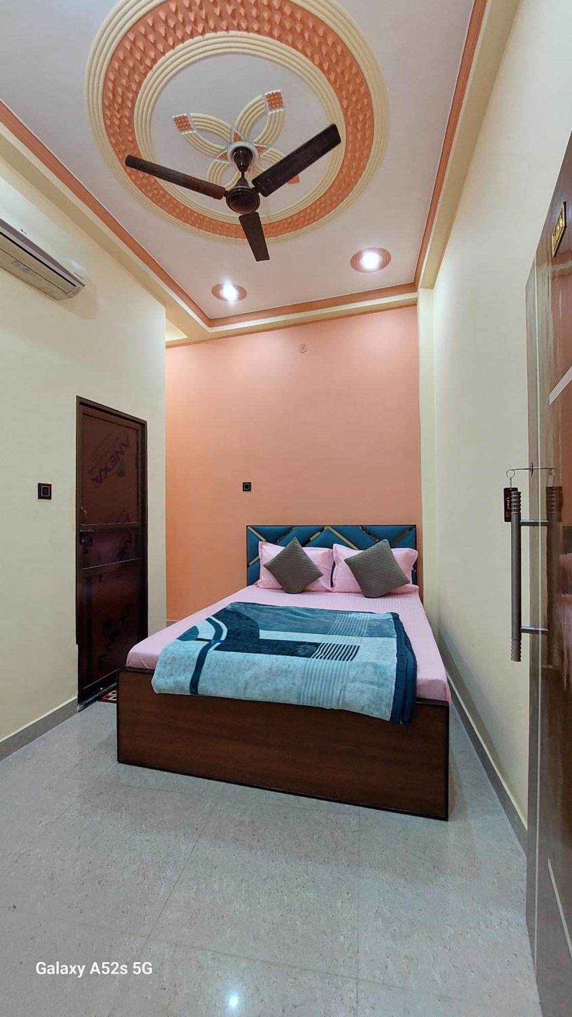 Narayani Paying Guest House 瓦拉纳西 外观 照片