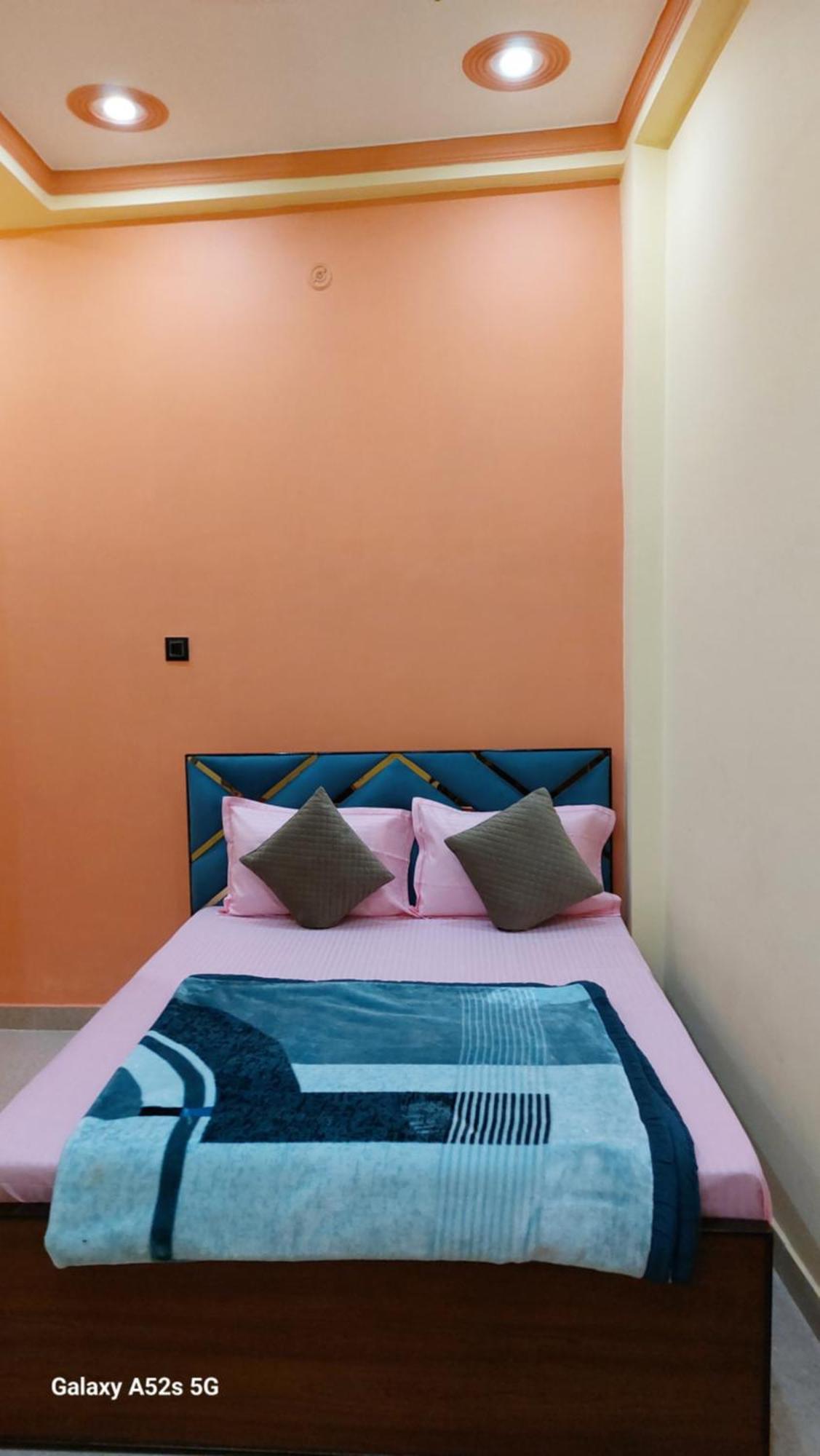 Narayani Paying Guest House 瓦拉纳西 外观 照片